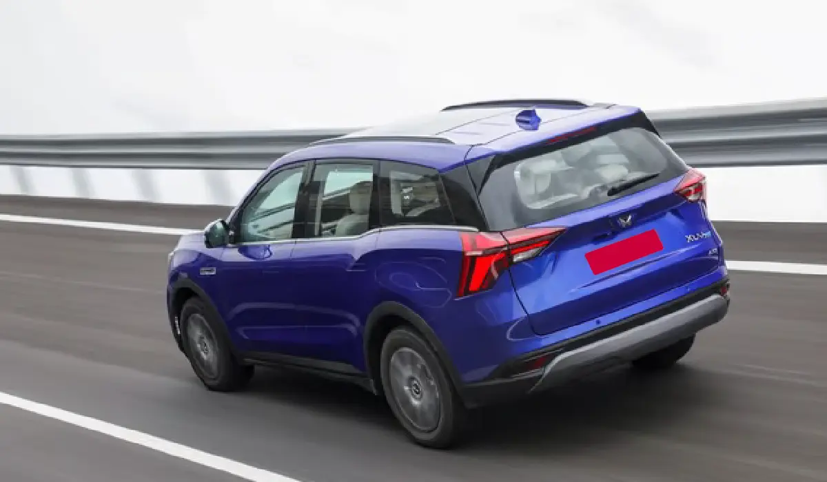 Mahindra - XUV700 AX7 Petrol Luxury Pack - Best Car Rentals - Best Preowned Car - Exclusive Concierge Club.webp
